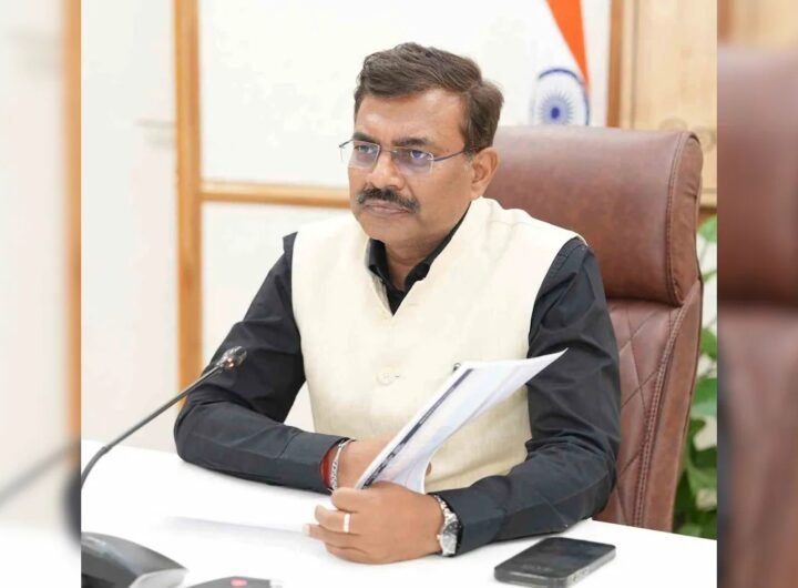 मुख्य सचिव आनंद बर्द्धन