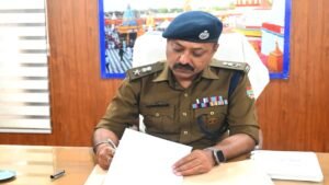 , 2 इंस्पेक्टर समेत 20 दरोगाओं के तबादले