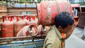 गैस सिलिंडर की आपूर्ति